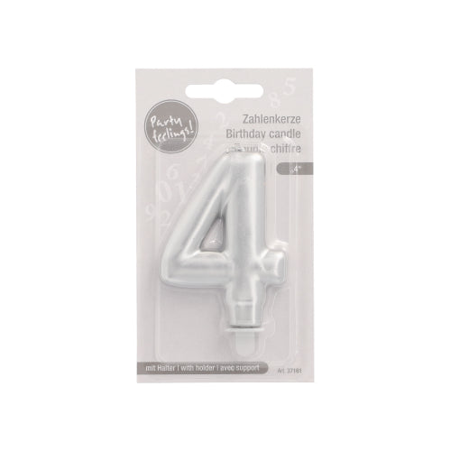 Die PAPSTAR GmbH Zahlenkerze mit Halter 7 cm "silber" ist in klarer Kunststoffverpackung mit weißem Hintergrund verpackt, die Texte auf Deutsch, Französisch und Englisch zeigt.