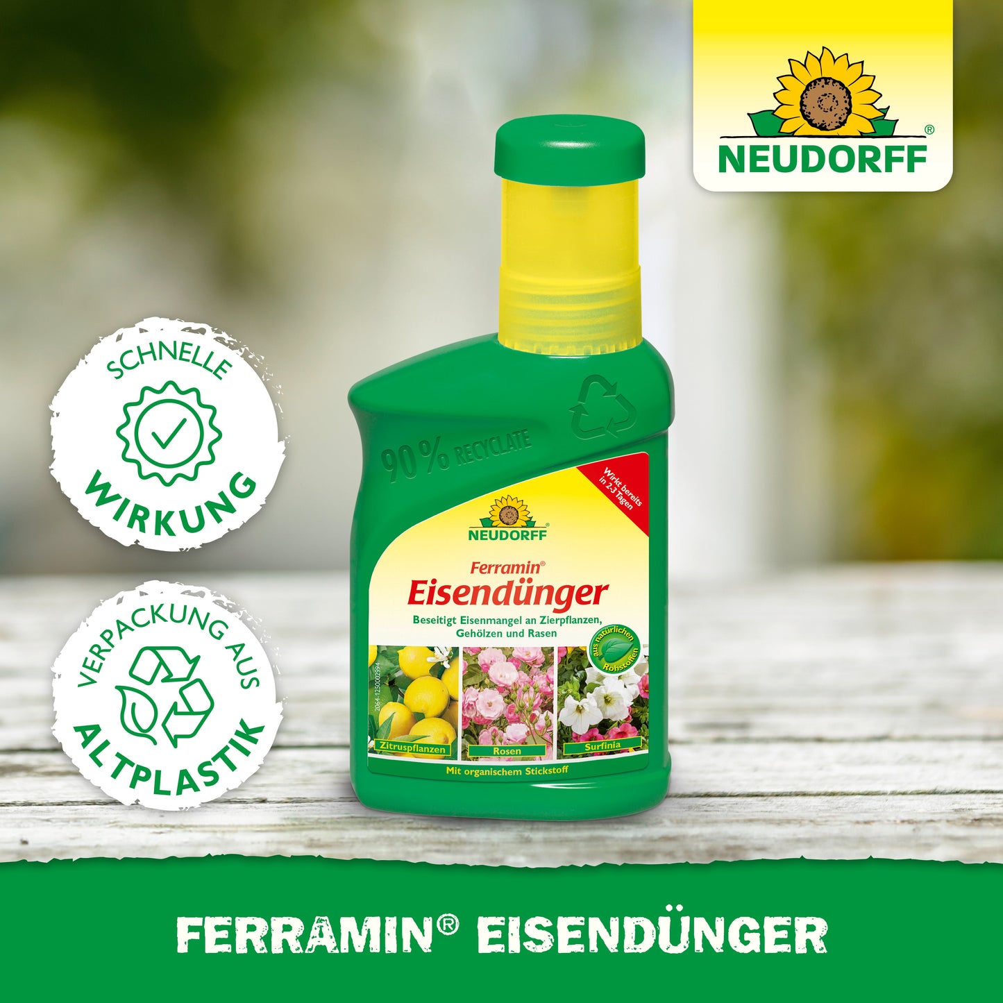 Eine grüne Plastikflasche mit Ferramin Eisendünger von Neudorff Shop steht auf einer Holzfläche. Auf dem Etikett sind Blumen und Zitronen abgebildet, es wirbt für eine schnelle Wirkung gegen Stickstoffmangel und weist darauf hin, dass es in recyceltem Plastik verpackt ist.