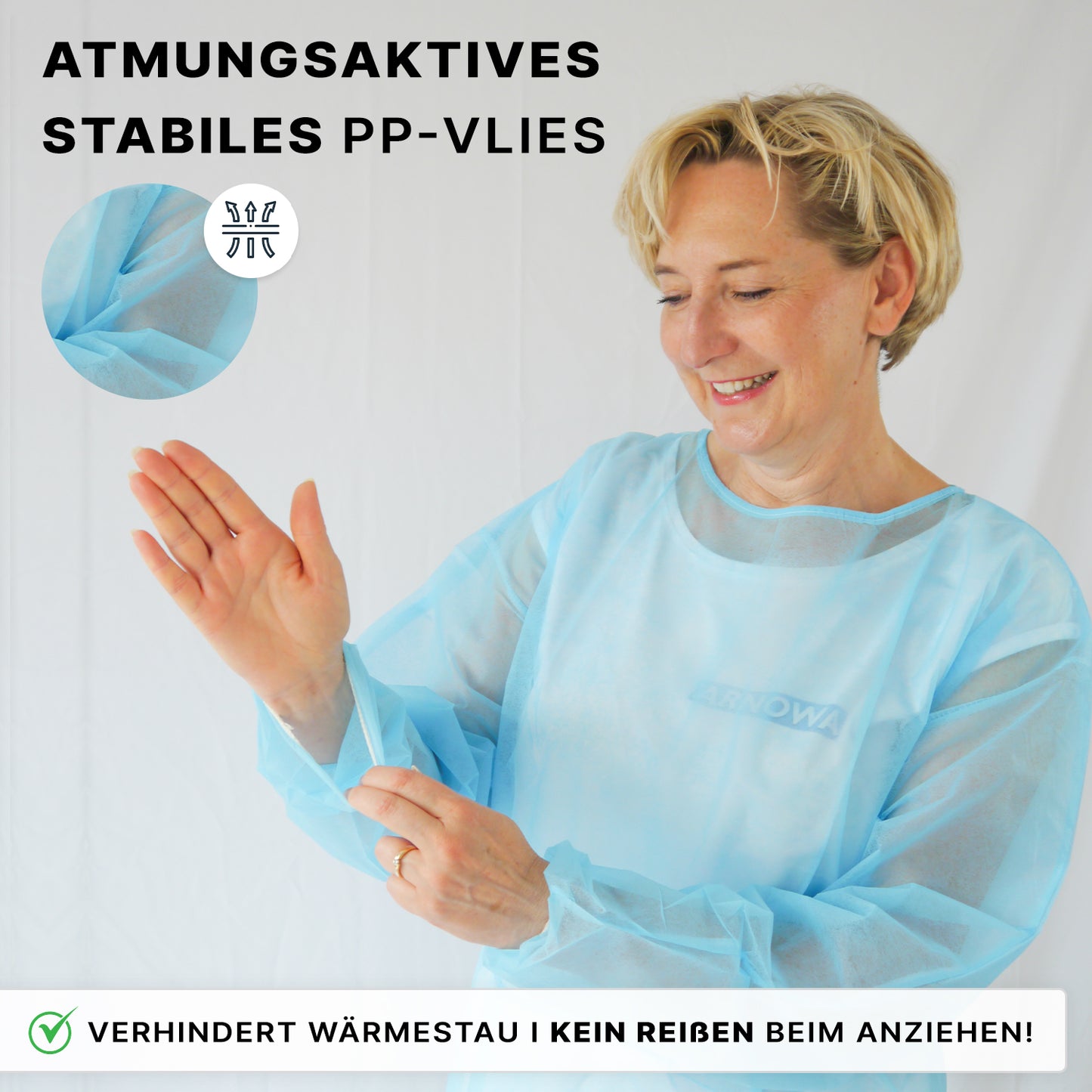 Hymyilevä henkilö käyttää ARNOMED PROTECT PP-SCHUTZKITTEL kertakäyttöistä suojatakkia PP-kuitukankaasta ARNOWA GmbH:lta. Sisältö korostaa kangasta, kun taas saksankielinen teksti kuvailee tämän kertakäyttötakin ominaisuuksia.