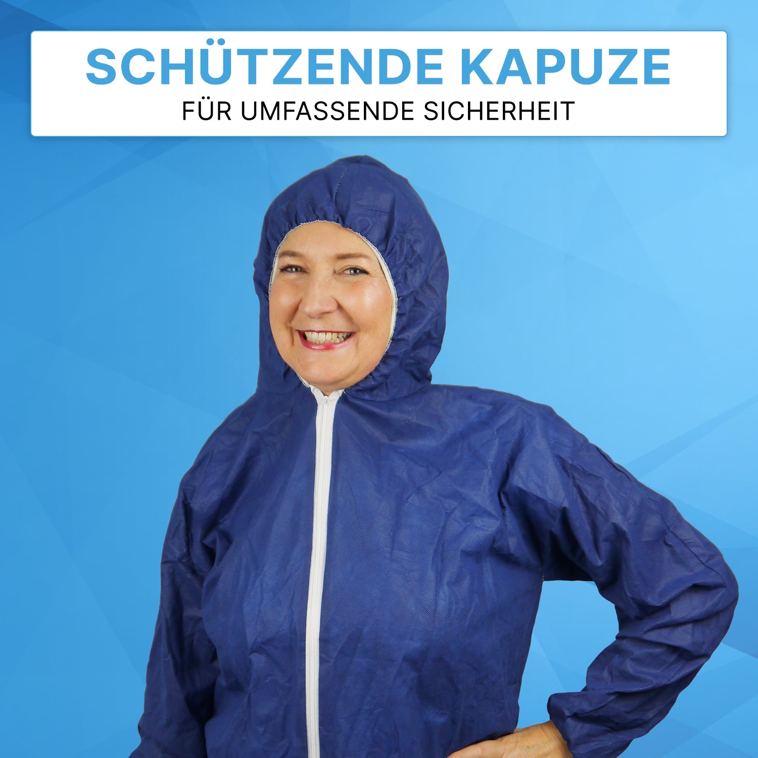 Eine Person in einem ARNOMED COVERALL PP-OVERALL BLUE Einmaloverall mit Kapuze aus PP-Vlies von ARNOWA GmbH steht vor einem blauen Hintergrund. Über dem Bild steht: "SCHÜTZENDE KAPUZE FÜR UMFASSENDE SICHERHEIT".