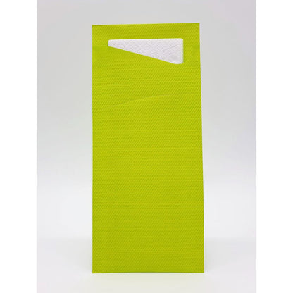 Ein lindgrünes, rechteckiges Sacchetto Zelltuch 190 x 85 mm von Duni GmbH mit strukturierter Oberfläche, oben teilweise offen, um Taschentücher oder Servietten darin zu zeigen. Der Hintergrund ist einfarbig weiß. Ideal für Einwegtaschentücher 190 x 85 mm.