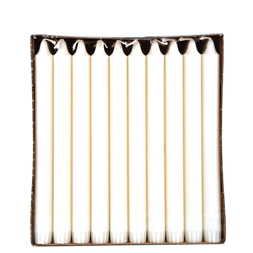 Avoimessa laatikossa on 30 valkoista PAPSTAR kruunukynttilää (Ø 2,2 cm), valmistettu 100 % steariinista PAPSTAR GmbH:lta, siististi riviin järjestettynä, sydän ylöspäin.