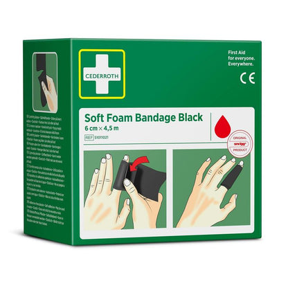 Vihreä laatikko, jossa on teksti "Cederroth soft foam bandage musta 6 cm x 4,5m | Pakkaus (1 kpl)" Orkla Wound Care AB:lta, mustien vaahtomuovisormisidosten kuvilla ja punaisella vesipisara-symbolilla.