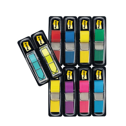 Yhdeksän pakkausta 3M Deutschland GmbH Post-it® Index -tarralappuja, Mini (11,9 x 43,2 mm, eri värejä), sekä indeksinuolia sinisenä ja keltaisena (kukin 8 annostelijaa + 4 ilmaiseksi/pakkaus) on aseteltu valkoiselle taustalle.