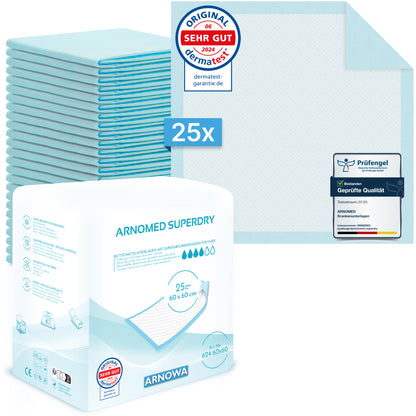 Pakkaus, jossa 25 ARNOMED SUPERDRY imukykyistä sairaalapatjaa SAP:lla (60x60 cm) ARNOWA GmbH:lta, sisältää pinon patjoja, laatumerkin ja dermatest badge-perfect inkontinenssisuojan superabsorber-teknologian ansiosta.