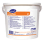 10 kg valkoinen muovinen Diversey Suma Soak K7 -ämpäri, jauhemainen liotuspesuaine hopeaesineille, Diversey Deutschland GmbH & Co. OHG:lta. Monikielisellä etiketillä ja kantokahvalla.