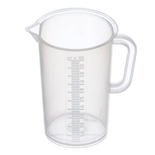 Diversey Deutschland GmbH & Co. OHG:n muovinen mittakuppi (0,1 l) on läpinäkyvä mittakuppi, jossa on kahva, kaatonokka ja ml-asteikko 0,1 litraan asti; kuvattu tyhjänä valkoisella taustalla. Pakkaus: 1 kappale.