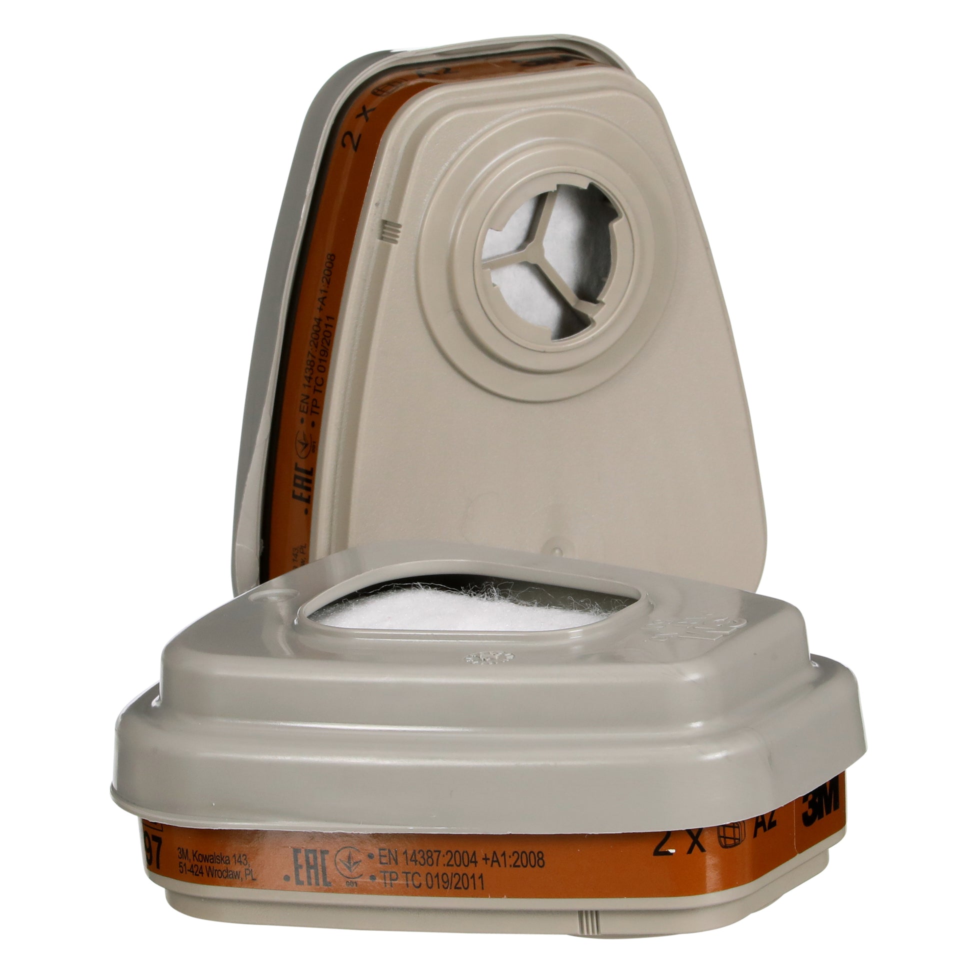 Abgebildet sind zwei beigefarbene 3M™ Filtersätze 6002-1SP A2P2 (2x6055, 2x5925, 2x501) von 3M Deutschland GmbH für organische Dämpfe - ein aufrechter und ein flacher, beide rechteckig mit abgerundeten Kanten und beschriftet.