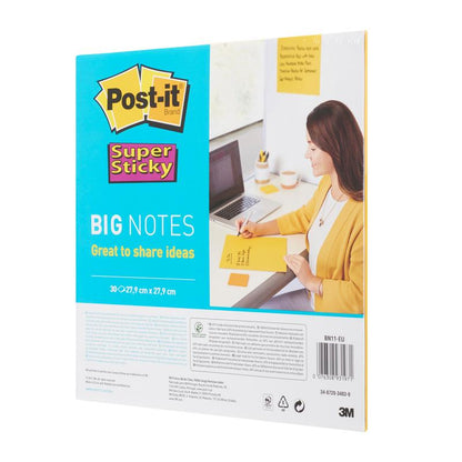 Kuvassa on 3M Post-it® Super Sticky Big Notes BN11-EU -pakkaus (279 mm x 279 mm, Keltainen, 30 arkkia/lohko, 1 lohko/pakkaus, 100% PEFC-sertifioitu) sinisellä ja keltaisella tekstillä ja nainen, joka kirjoittaa keltaisille muistilapuille kannettavan tietokoneen ääressä.