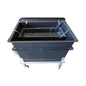 Suma Carbon Remover Tank 200l Diversey Deutschland GmbH & Co. OHG:lta on musta, ylhäältä avoin muovisäiliö, jossa on metallituet ja pyörät - täydellinen Suma Carbon Remover -upotuspuhdistukseen. Erikoissäiliö, korvaa 7522901. Kuvattu valkoisella taustalla.