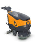 TASKI ULTIMAXX 900 DD55 P BMS 13A -yhdistelmälakaisukone Diversey Deutschland GmbH & Co. OHG:lta, oranssi ja musta kahvalla, pyörillä, puhdistusharjoilla, 20L säiliöllä ja 55cm kaksoislevyllä, on kuvattu yksinkertaisella valkoisella taustalla.