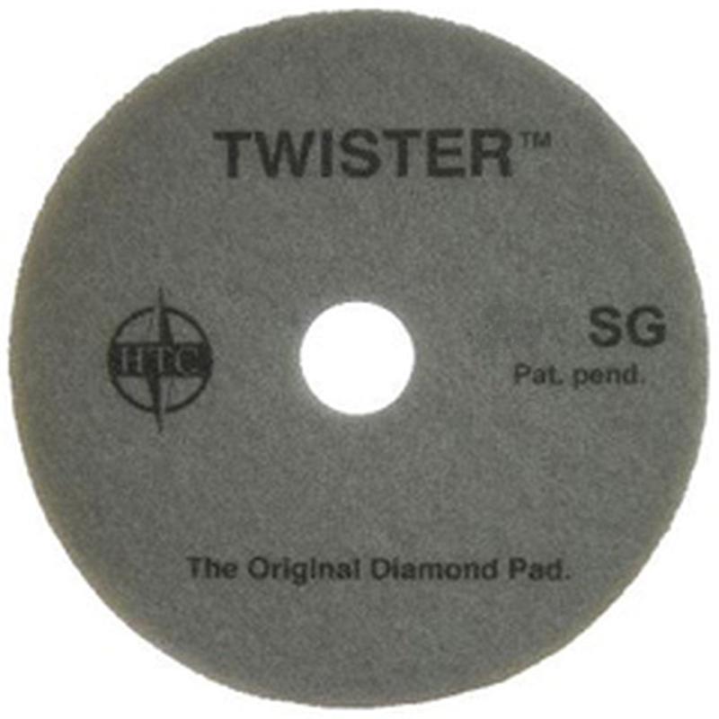 Twister Pad 10000 Diversey Deutschland GmbH & Co. OHG:lta on pyöreä, harmaa tyyny, jossa on merkinnät "TWISTER SG", "HTC", "Pat. pend." ja "The Original Diamond Pad" - ihanteellinen kovien lattioiden puhdistukseen ja kiillotukseen loistavan kiillon saavuttamiseksi.