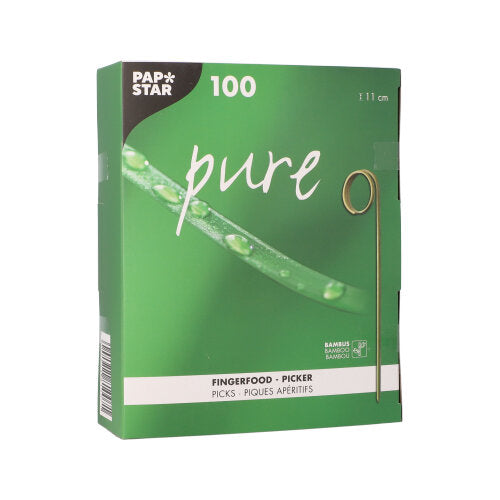 Eine grüne Box der PAPSTAR GmbH mit der Aufschrift „pure“ enthält 100 Fingerfood-Picker (11 cm) – perfekt für Partys. Auf der Verpackung sind ein Bambusspieß und die Nahaufnahme eines grünen, taufrischen Stiels abgebildet.