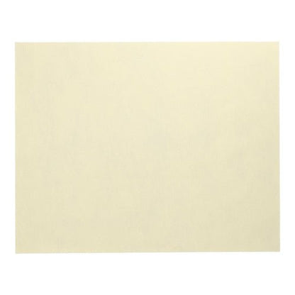 Yksittäinen Starpak 100 pöytäsetti-lehti, kankaan kaltaista kuitukangasta ”Soft Selection” (30x40 cm), on kuvattu valkoisella taustalla. Merkkaamaton, vaaleankeltainen suorakulmio muistuttaa eleganttia pöytäkoristelua tai hienostuneita pöytäkoristeluja.
