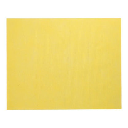 Starpak 100 pöytäsettiä, kankaan kaltaista kuitukangasta ”soft selection” (30x40 cm) yksinkertaisessa keltaisessa, tarjoavat elegantin pöytäkoristelun tai pöytäliinan tyylikkään aksentin jokaiseen tilaisuuteen. Kuvattu valkoisella taustalla.