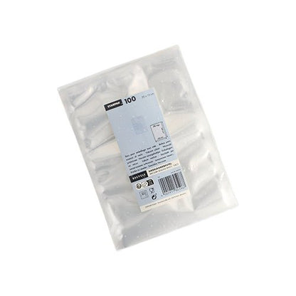 Suljettu Starpak 100 saumauspussi, PA/PE läpinäkyvä, kuvattuna ylhäältä näkyvällä etiketillä - ihanteellinen läpinäkyvä pakkaus käytettäväksi kammiovakuumikoneen kanssa elintarvikkeiden vakuumipakkaamiseen.