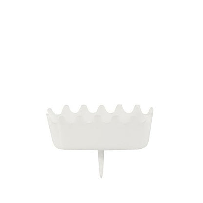 PAPSTAR Numerokynttilöiden pidike, valkoinen (3,8x4,9 cm) PAPSTAR GmbH:ltä on vakaa ja koristeellinen kynttilänpidike aaltoilevalla reunalla ja kiinnityspiikillä - ihanteellisesti esillä neutraalilla valkoisella taustalla.