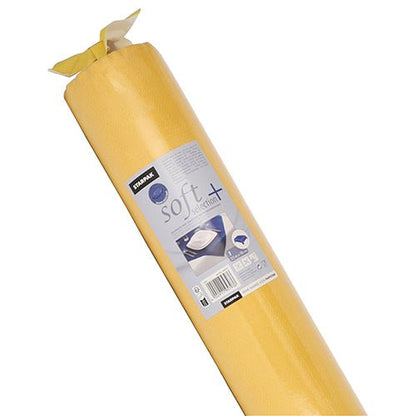 Rullattu Starpak-pöytäliina, kankaan kaltainen, kuitukangas "soft selection plus" tuoteetiketillä, jossa on Starpak-brändi, käyttöohje ja kuva, joka tarjoaa samanlaista mukavuutta kuin kankaan kaltainen patjanpäällinen.