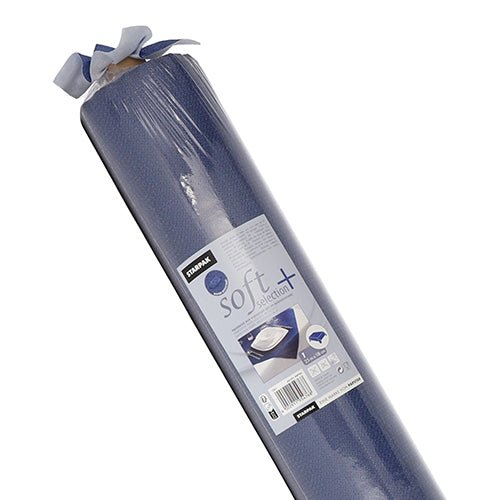 Rullattu, sininen kankaan kaltainen pöytäliina, jossa on etiketti, jossa lukee "Starpak", nimi "pöytäliina, kankaan kaltainen, kuitukangas 'soft selection plus'" ja kuva katetusta pöydästä.