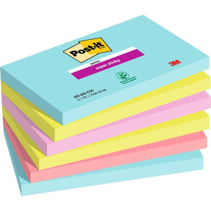 Kuvassa on kuuden Post-it® Super Sticky Notes -pakkauksen (76 mm x 127 mm, 90 arkkia/pakkaus, 100% PEFC) pino 3M Deutschland GmbH:lta sinisen, pinkin ja keltaisen värisinä, ja ylimmässä pakkauksessa on näkyvissä brändäys.