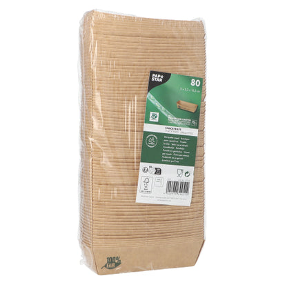 Suljettu pakkaus, joka sisältää 80 PAPSTAR välipala-alustaa, kartonki ”puhdas” ruskea ”100% Reilu”, kukin 23 x 15,5 cm, PAPSTAR GmbH:ltä, on varustettu vihreä-valkoisella etiketillä, jossa on tuotetietoja ja kierrätyssymboleja.