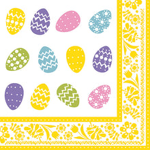 PAPSTAR lautasliinat "Värikkäät munat" (40x40 cm, 1/4-taitto, 50 kappaletta) PAPSTAR GmbH:ltä esittävät kaksitoista värikästä pääsiäismunaa eri kuvioilla valkoisella taustalla ja keltaisella kukkareunuksella.
