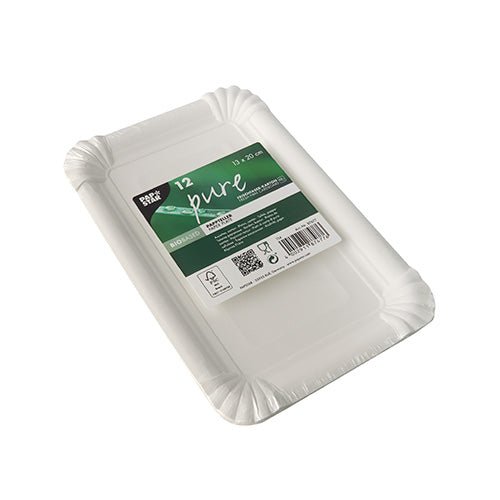 Pakkaus, jossa on 12 suorakulmaista valkoista PAPSTAR "pure" kertakäyttölautasta (13x20 cm) juhliin, korotetulla reunalla ja pyöristetyillä kulmilla, PAPSTAR GmbH:lta. Ympäristöystävällinen, kutistemuovipakkaus, jossa on kierrätyssymbolit etiketissä.
