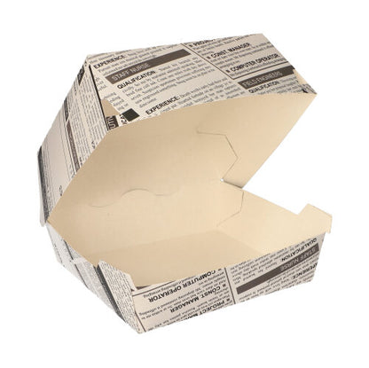 Die PAPSTAR Burgerboxen "Newsprint" groß (7,8x11x11,5 cm, Pappe), von PAPSTAR GmbH, sind geöffnet und leer mit ihrem Zeitungspapier-Design auf weißem Hintergrund abgebildet. Die Packung enthält 50 Stück in Schrumpffolie.