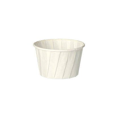 Der PAPSTAR Dressingbecher rund, 6,6 cm, weiß, Papier "pure" (100 Stück) der PAPSTAR GmbH ist ein umweltfreundlicher, gefalteter Pappbecher für Gewürze oder Saucen, der leer auf einem schlichten weißen Hintergrund abgebildet ist.