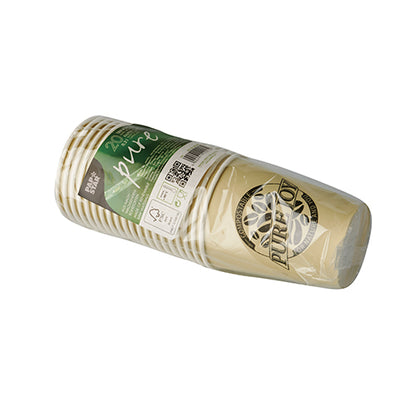 Ein versiegelter Stapel PAPSTAR 20 Trinkbecher, Pappe 0,2 l Ø 8 cm von der PAPSTAR GmbH mit einem grün-weißen Etikett mit Produktinformationen und QR-Codes auf weißem Hintergrund.