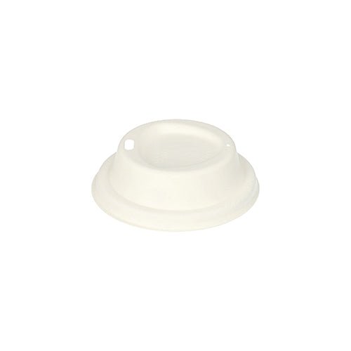 Valkoinen, ympäristöystävällinen PAPSTAR 50 kupolinkansi sokeriruoko "pure" (pyöreä, 2,5 cm korkea) PAPSTAR GmbH:lta, esittelee upotetun keskuksen ja kaksi pientä aukkoa yksinkertaisella valkoisella taustalla.