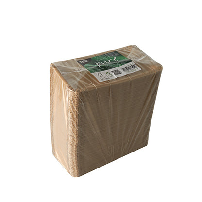 Pino PAPSTAR 250 "pure" valkoista, suorakulmaista pahvilautasta PAPSTAR GmbH:ltä, siististi pakattu läpinäkyvään muoviin vihreällä ja valkoisella etiketillä - ihanteellinen ympäristöystävällisiin kokoontumisiin, yhdistettynä ruskeisiin lautasliinoihin tai muuhun kestävään astiastoon.