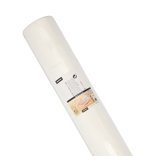 Kangasmaisen näköinen Starpak-pöytäliina (Airlaid 20 m x 1,2 m) erottuu kangasmaisen ulkonäkönsä ansiosta ja välittää korkealaatuisen tunteen; etiketti näyttää tuotetiedot ja kuvan käsistä, jotka työskentelevät taikinan kanssa.