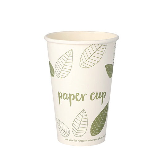 PAPSTAR 50 juomakuppia, pahvi ”pure” ”ZERO” -pahvikuppi PAPSTAR GmbH:lta on kuvattu yksinkertaisella valkoisella taustalla vihreällä lehtikuviolla ja tekstillä ”Paper Cup” ja valmistettu kestävistä materiaaleista.