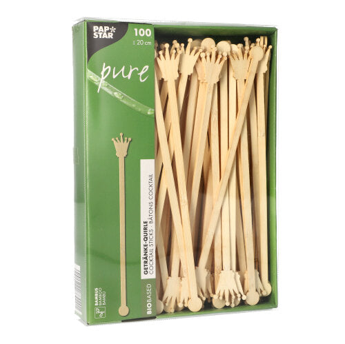Pakkaus, jossa on 100 PAPSTAR 20 cm juomasekoitinta biohajoavasta bambusta, kruununmuotoinen, osittain näkyvissä ikkunan kautta. Pakkauksessa on PAPSTAR GmbH:n logo.