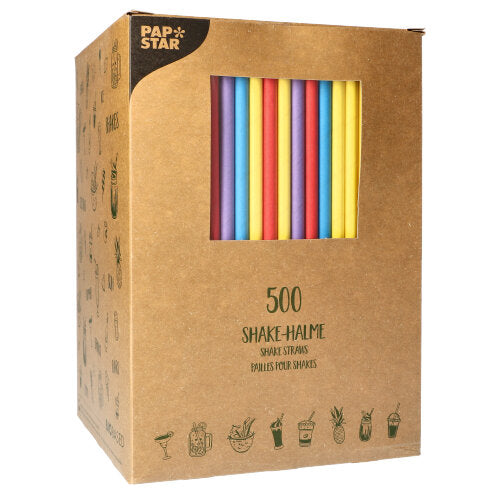 Ikkunan läpi näkyy ruskea laatikko, jossa on 500 PAPSTAR-paperi-shake-juomapilliä (8 mm × 25 cm). Vasemmassa yläkulmassa näkyy PAPSTAR GmbH:n logo, ja edessä ja sivuilla on symboleita ja tekstiä.