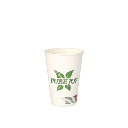 Yksi PAPSTAR 50 juomakuppia, kartonkia 0,2 l PAPSTAR GmbH:ltä seisoo pystyssä valkoisella pohjalla. Kuppi on valkoinen, ja siinä on vihreällä tekstillä "PURE JOY" ja lehtikuvio sanojen takana.