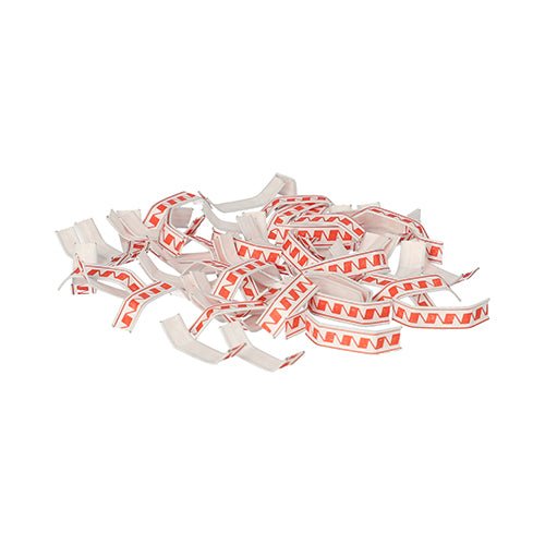 Pino Starpak 1000 sulkijaklipsiä lankavahvistetusta paperista punaisena/valkoisena (3,3 x 0,8 x 0,1 cm) muistuttaa siksak-kuviollaan rikottuja onnenkeksin lappuja ja on esitetty eristettynä valkoisella taustalla.