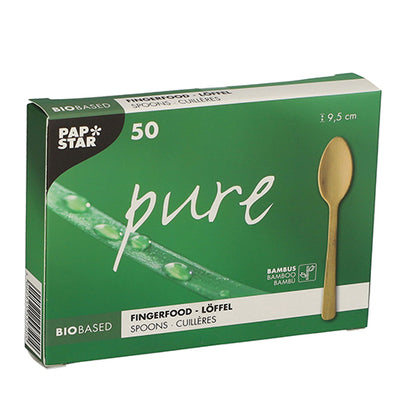 PAPSTAR GmbH:n vihreä "pure"-laatikko sisältää 50 ympäristöystävällistä bambusta valmistettua sormisyömäpuulusikkaa (9,5 cm) taitettavassa laatikossa; pakkauksessa on vesipisaroita lehdellä.