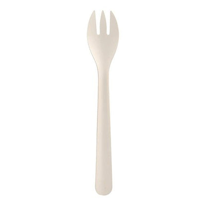 Yksittäinen yksinkertainen valkoinen PAPSTAR paperihaarukka „pure“ (18,2 cm), 50 kappaleen pakkauksesta PAPSTAR GmbH:lta, on valokuvattu valkoisella taustalla.