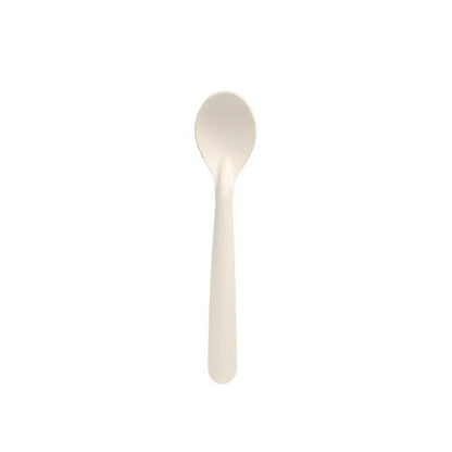 Yksi PAPSTAR 50 kahvilusikkaa, paperi "pure" 14,5 cm valkoinen PAPSTAR GmbH:ltä seisoo keskitetysti valkoisella taustalla. Yksinkertainen valkoinen lusikka tarjoaa kestävän vaihtoehdon päivittäiseen käyttöön ja toimitetaan taitettavassa laatikossa, jossa on 50 kappaletta.