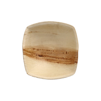 Neliönmuotoinen, vaaleanruskea PAPSTAR 25 Schalen Palmblatt „pure“ „QUADRATO“ natur Teller der PAPSTAR GmbH, luonnollisilla kuvioilla ja tummemmalla vaakasuoralla raidalla, biologisesti hajoava ja ympäristöystävällinen, valkoisella taustalla.