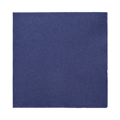 Die 20 Servietten „DAILY Collection“ 1/4-Falz, 32x32 cm, der PAPSTAR GmbH präsentieren sich in schlichtem Dunkelblau mit einfacher Struktur und geraden Kanten – ideal für jede Tischdekoration, präsentiert vor weißem Hintergrund.