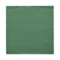 Eine grüne Serviette 32x32 cm aus der DAILY Collection (50er-Pack, 1/4 Falz) der PAPSTAR GmbH liegt flach auf weißem Untergrund.