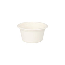 Pieni, yksinkertainen, valkoinen PAPSTAR kastikekulho sokeriruo'osta (6 cm, 50 kappaletta) PAPSTAR GmbH - ympäristöystävällinen kertakäyttökuppi - on kuvattu valkoisella taustalla.