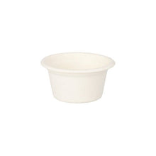 Die PAPSTAR Dressingschalen Zuckerrohr "pure" Ø 6 cm, weiß (12er Set) von PAPSTAR GmbH sind umweltfreundlich, biologisch abbaubar und als weiße Pappschälchen isoliert auf weißem Hintergrund zu sehen.