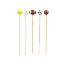 Fingerfood-tikut "Sport" (12,5 cm, 40 kpl) PAPSTAR GmbH:ltä sopivat täydellisesti juhlien naposteltaviin. Ne on varustettu urheilupalloilla (tennis, baseball, amerikkalainen jalkapallo, jalkapallo, koripallo) ja järjestetty suorassa linjassa valkoisella taustalla.