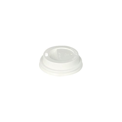 Starpak 50 Dom-kansi PS ”To Go” pyöreä kansi (valkoinen, Ø 6 cm, 2 cm) kertakäyttömukeille on kuvattu valkoisella taustalla. Turvallisen sulkunsa ja pienen juoma-aukkonsa ansiosta se soveltuu erinomaisesti mukaan otettavaksi pakkaukseksi. 50 kappaletta.