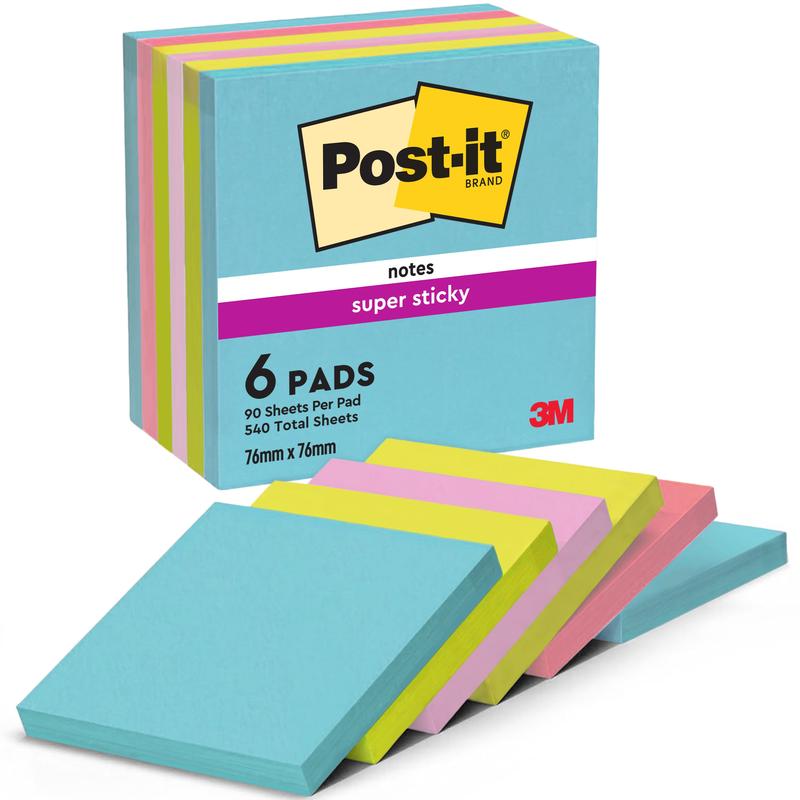 Pakkaus 3M Post-it® Super Sticky Notes (76mm x 76mm), 6 pakkausta, joissa kussakin 90 arkkia (yhteensä 540), värilajiteltu, 100% PEFC-sertifioitu.