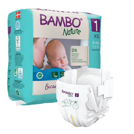 Abena Re-Seller GmbH:n Bambo Nature -pakkaus, joka on tarkoitettu 2–4 kg painaville vauvoille, on kuvattu pakkauksessa vauvan valokuvan kera. Pakkauksen etupuolella on vaippa, joka korostaa sen ympäristöystävällistä muotoilua, tuotemerkin logoa ja kestäviä materiaaleja.